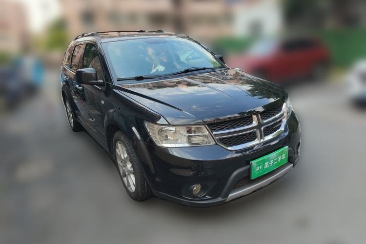 Used Dodge Journey 2013 2.4L Two-Wheel Drive Luxury Version Front Right 45 Deg