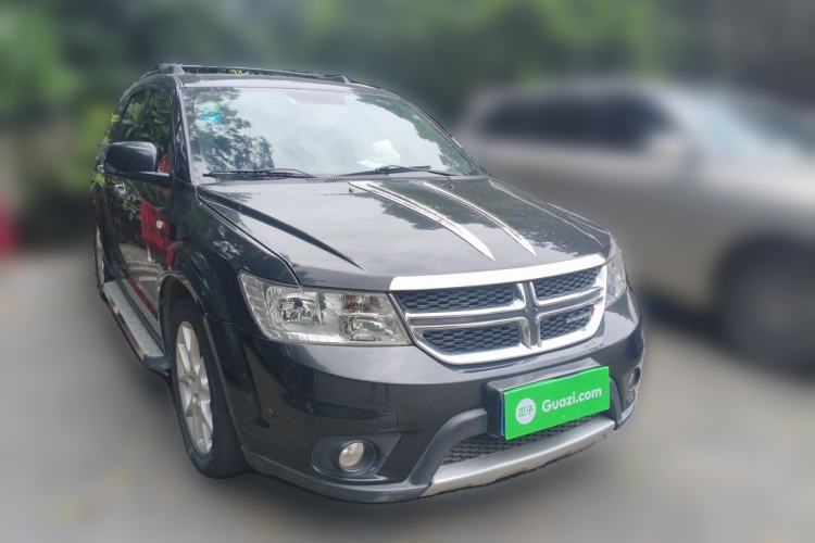Used Dodge Journey 2013 2.4L Two-Wheel Drive Luxury Version Front Right 45 Deg