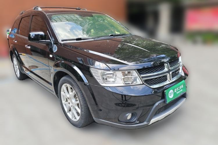 Used Dodge Journey 2013 2.4L Two-Wheel Drive Luxury Version Front Right 45 Deg