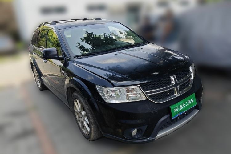 Used Dodge Journey 2013 2.4L Two-Wheel Drive Luxury Version Front Right 45 Deg