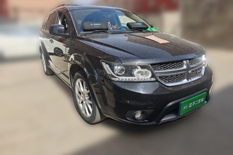 Used Dodge Journey 2013 2.4L Two-Wheel Drive Luxury Version Front Right 45 Deg