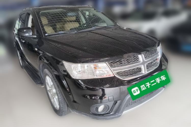 Used Dodge Journey 2013 2.4L Two-Wheel Drive Luxury Version Front Right 45 Deg