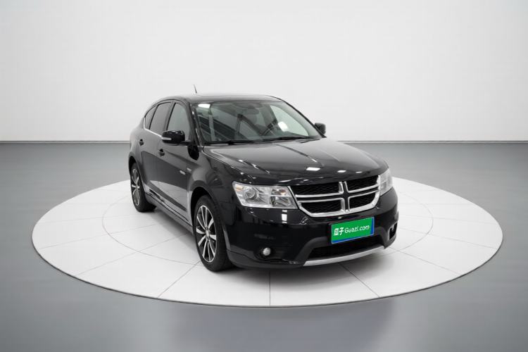 Used Dodge Journey 2013 2.4L Two-Wheel Drive Luxury Version Front Right 45 Deg