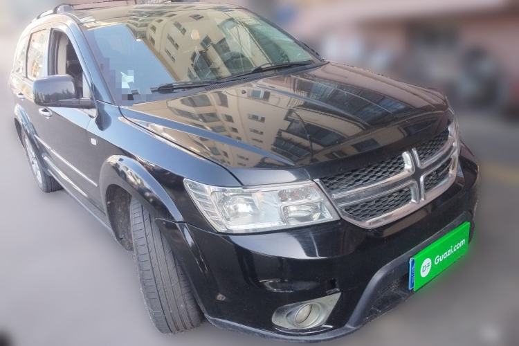 Used Dodge Journey 2013 2.4L Two-Wheel Drive Luxury Version Front Right 45 Deg