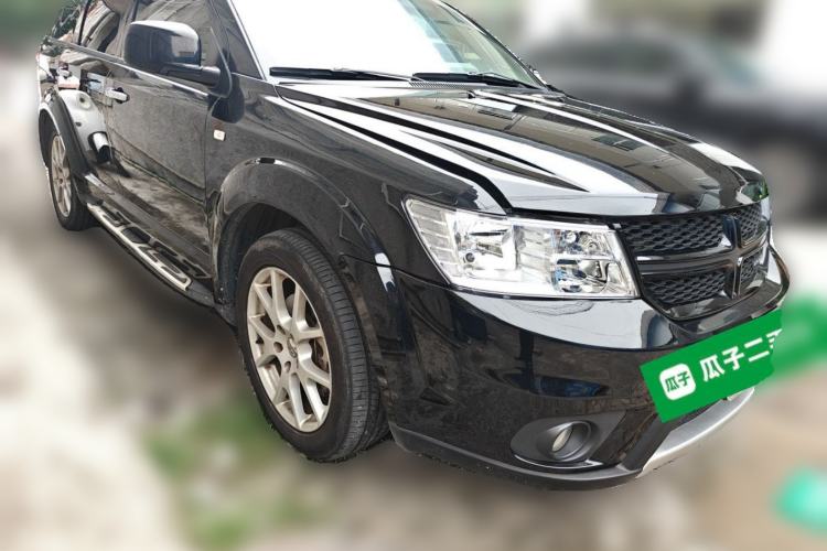 Used Dodge Journey 2013 2.4L Two-Wheel Drive Luxury Version Front Right 45 Deg