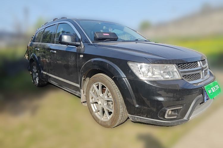 Used Dodge Journey 2013 3.6L Four-Wheel Drive Flagship Edition Front Right 45 Deg