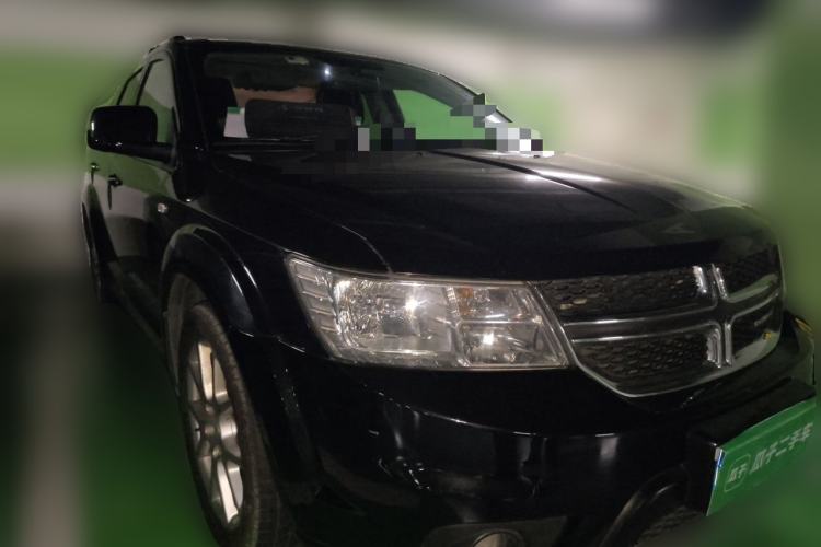 Used Dodge Journey 2013 2.4L Two-Wheel Drive Luxury Version Front Right 45 Deg