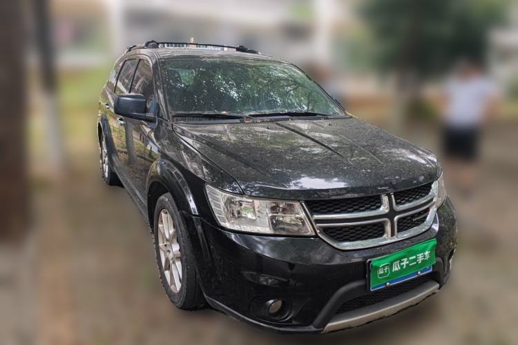 Used Dodge Journey 2013 2.4L Two-Wheel Drive Luxury Version Front Right 45 Deg