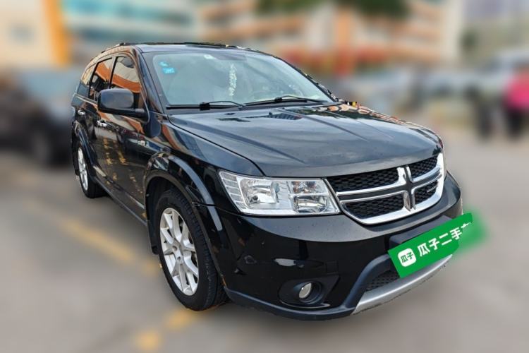 Used Dodge Journey 2013 2.4L Two-Wheel Drive Luxury Version Front Right 45 Deg