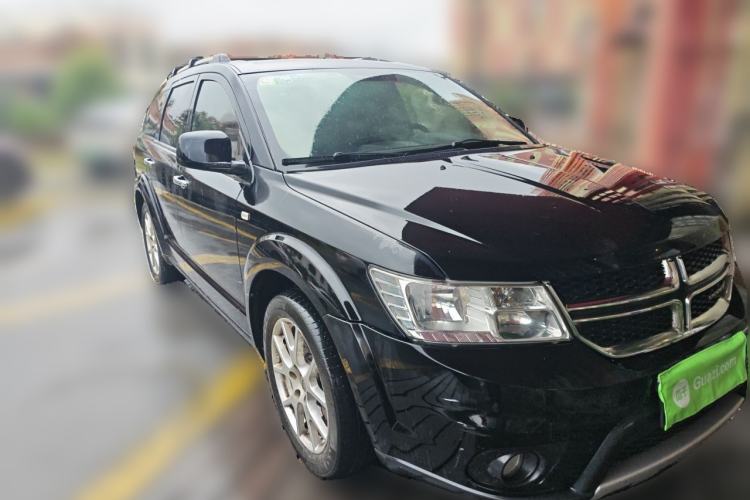 Used Dodge Journey 2013 2.4L Two-Wheel Drive Luxury Version Front Right 45 Deg