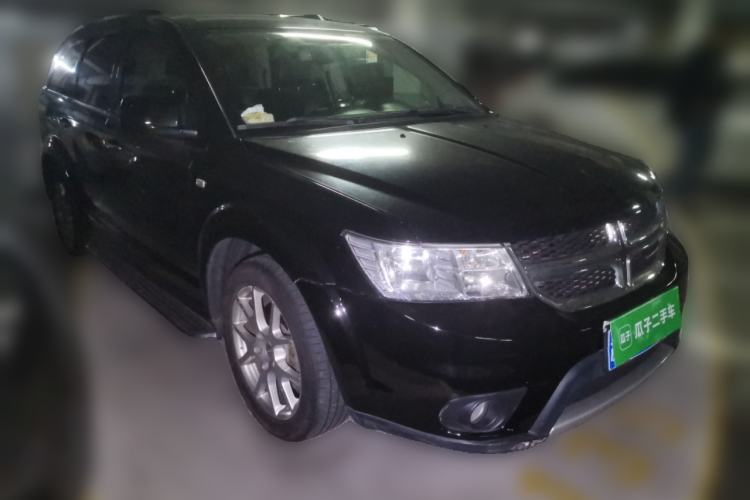 Used Dodge Journey 2013 2.4L Two-Wheel Drive Luxury Version Front Right 45 Deg
