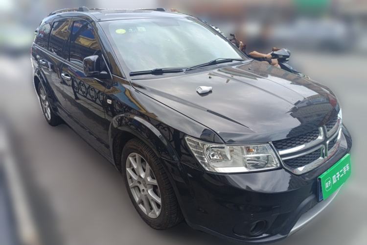 Used Dodge Journey 2013 2.4L Two-Wheel Drive Luxury Version Front Right 45 Deg