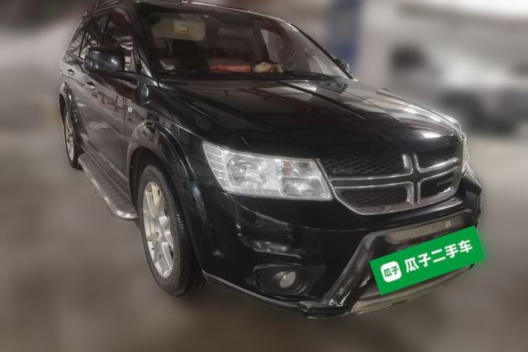 Used Dodge Journey 2013 2.4L Two-Wheel Drive Luxury Version Front Right 45 Deg