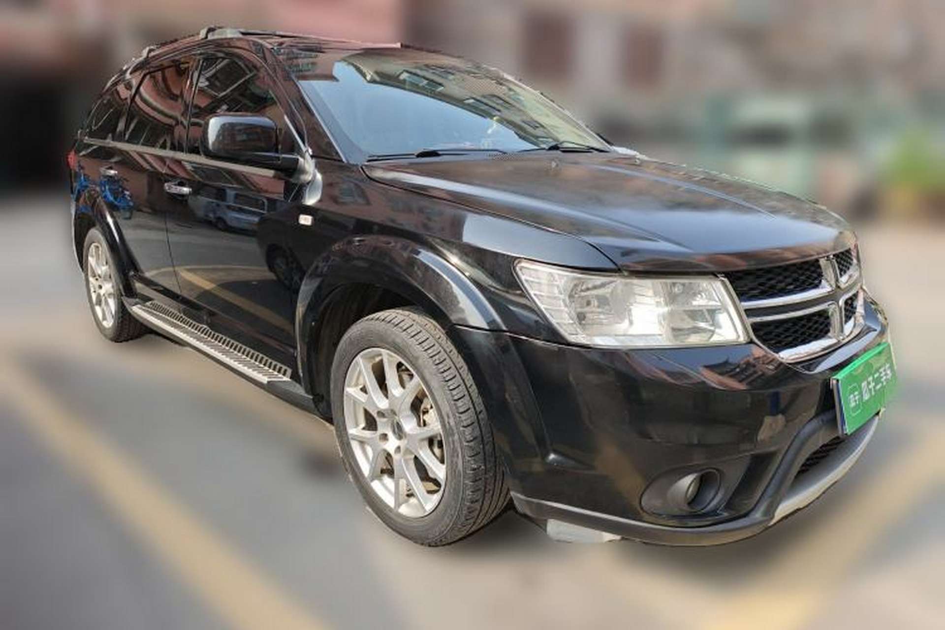 Used Dodge Journey 2013 2.4L Two-Wheel Drive Luxury Version Front Right 45 Deg