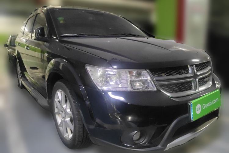 Used Dodge Journey 2013 2.4L Two-Wheel Drive Luxury Version Front Right 45 Deg