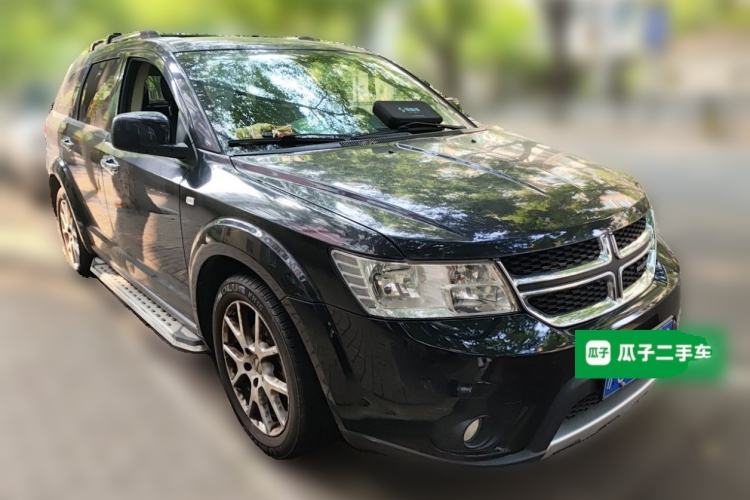 Used Dodge Journey 2013 2.4L Two-Wheel Drive Luxury Version Front Right 45 Deg