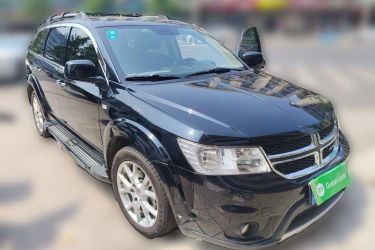 Used Dodge Journey 2013 2.4L Two-Wheel Drive Luxury Version Front Right 45 Deg