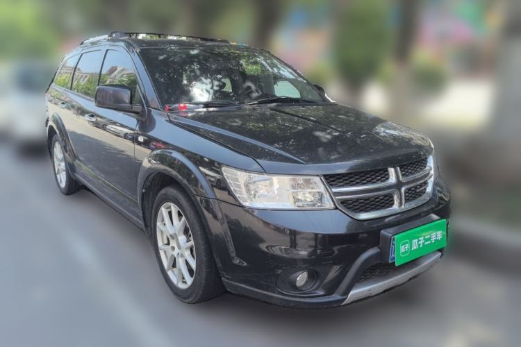 Used Dodge Journey 2013 2.4L Two-Wheel Drive Luxury Version Front Right 45 Deg