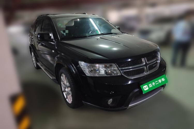 Used Dodge Journey 2013 2.4L Two-Wheel Drive Luxury Version Front Right 45 Deg