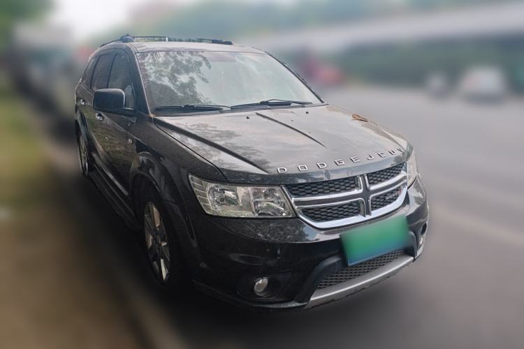 Used Dodge Journey 2013 2.4L Two-Wheel Drive Luxury Version Front Right 45 Deg