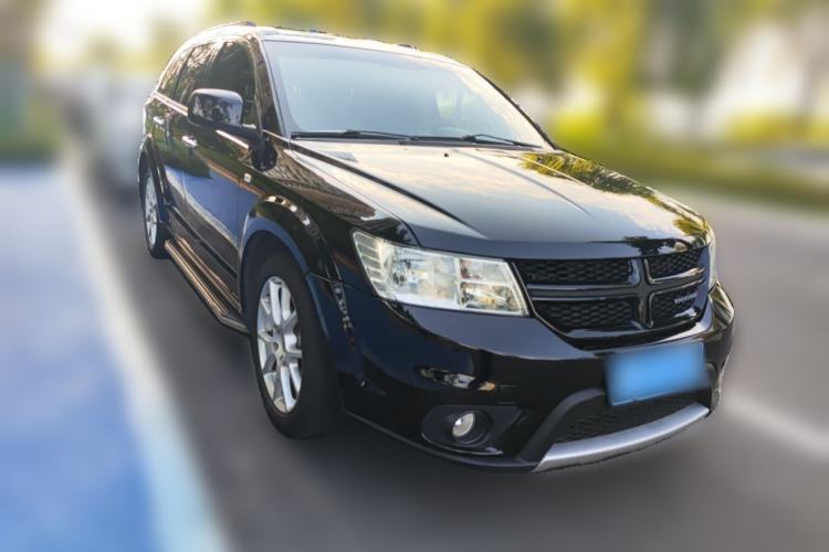 Used Dodge Journey 2013 2.4L Two-Wheel Drive Luxury Version Front Right 45 Deg