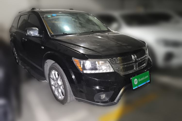 Used Dodge Journey 2013 2.4L Two-Wheel Drive Luxury Version Front Right 45 Deg