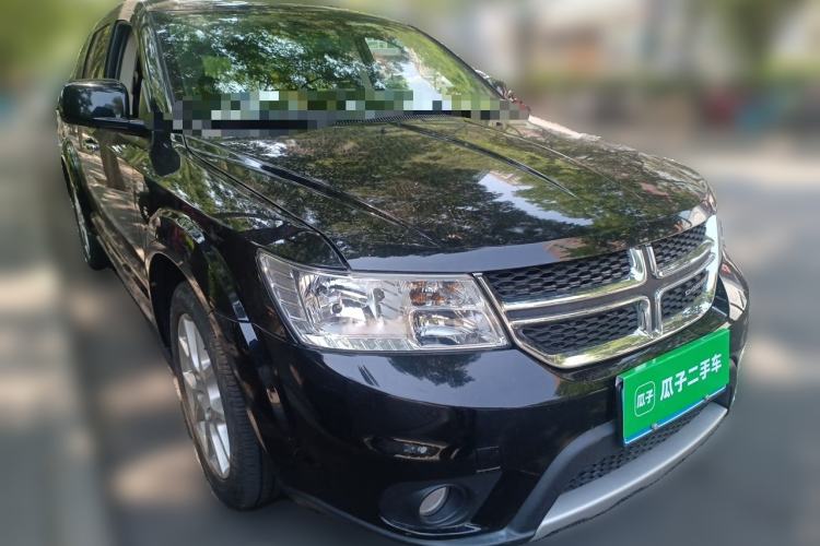 Used Dodge Journey 2013 2.4L Two-Wheel Drive Luxury Version Front Right 45 Deg