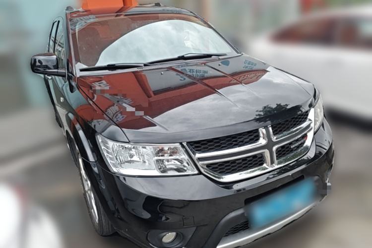 Used Dodge Journey 2013 2.4L Two-Wheel Drive Luxury Version Front Right 45 Deg