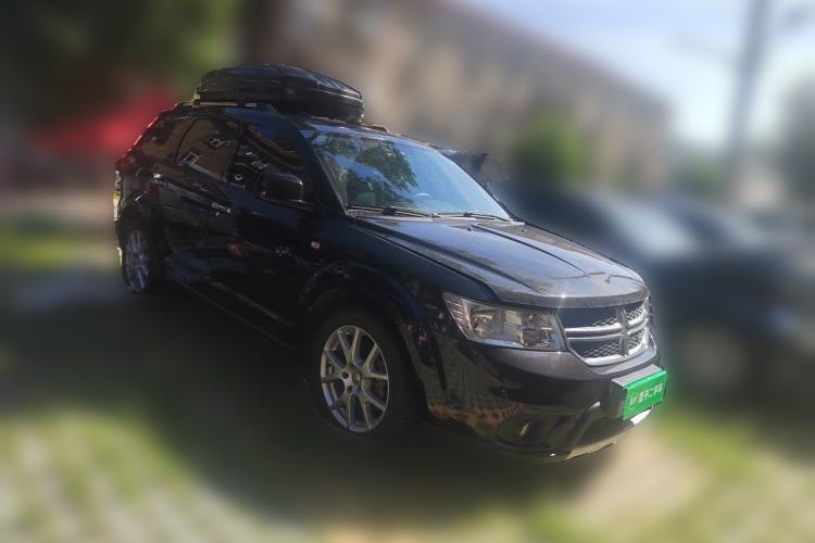 Used Dodge Journey 2013 2.4L Two-Wheel Drive Luxury Version Front Right 45 Deg