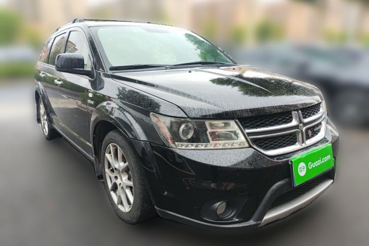 Used Dodge Journey 2013 2.4L Two-Wheel Drive Luxury Version Front Right 45 Deg