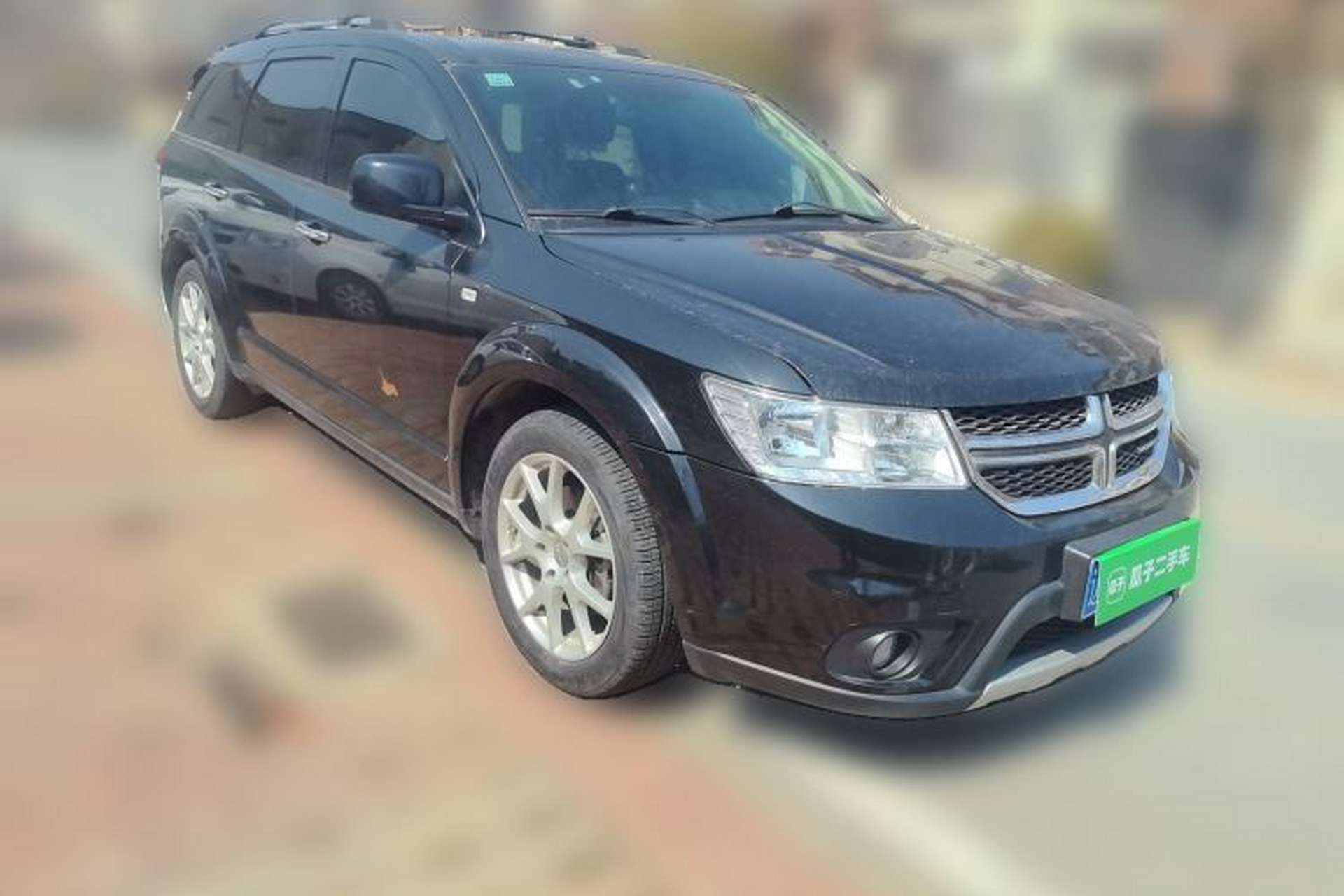 Used Dodge Journey 2013 2.4L Two-Wheel Drive Luxury Version Front Right 45 Deg