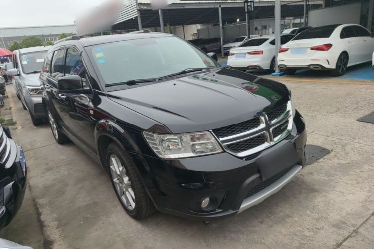 Used Dodge Journey 2013 2.4L Two-Wheel Drive Luxury Version Front Right 45 Deg