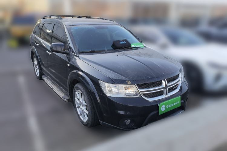Used Dodge Journey 2013 2.4L Two-Wheel Drive Luxury Version Front Right 45 Deg