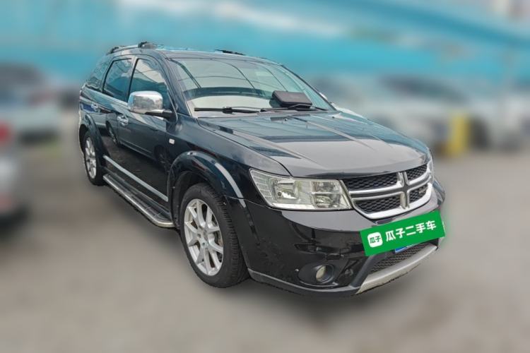 Used Dodge Journey 2013 2.4L Two-Wheel Drive Luxury Version Front Right 45 Deg