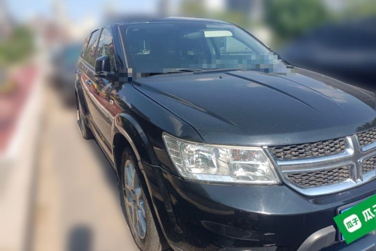 Used Dodge Journey 2013 2.4L Two-Wheel Drive Luxury Version Front Right 45 Deg