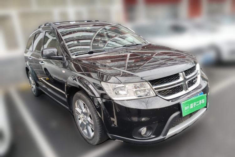 Used Dodge Journey 2013 2.4L Two-Wheel Drive Luxury Version Front Right 45 Deg