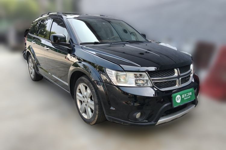 Used Dodge Journey 2013 2.4L Two-Wheel Drive Luxury Version Front Right 45 Deg