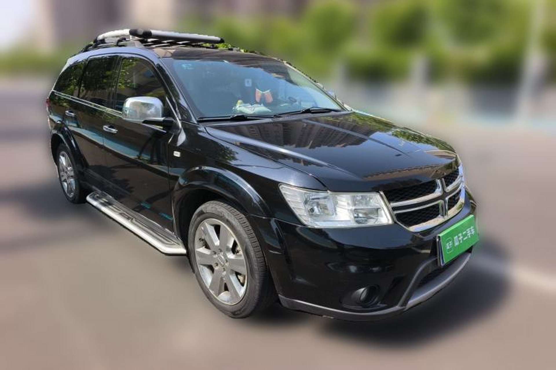 Used Dodge Journey 2013 2.4L Two-Wheel Drive Luxury Version Front Right 45 Deg