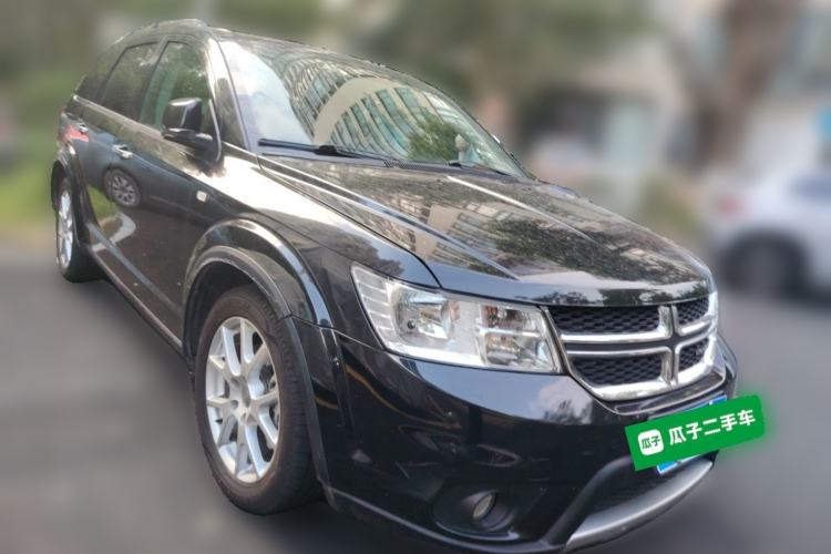 Used Dodge Journey 2013 2.4L Two-Wheel Drive Luxury Version Front Right 45 Deg