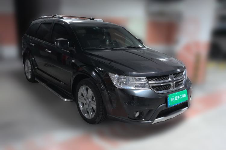 Used Dodge Journey 2013 2.4L Two-Wheel Drive Luxury Version Front Right 45 Deg