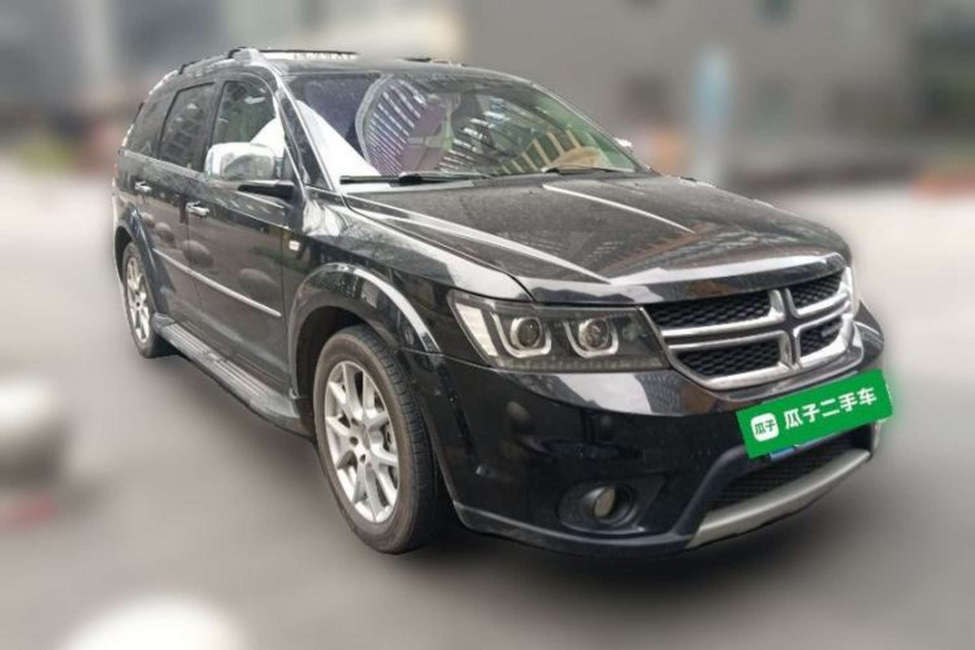 Used Dodge Journey 2013 2.4L Two-Wheel Drive Luxury Version Front Right 45 Deg