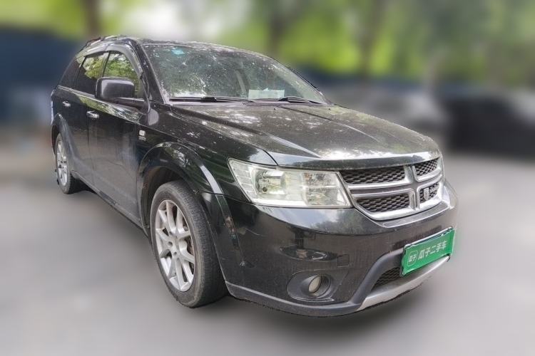 Used Dodge Journey 2013 2.4L Two-Wheel Drive Luxury Version Front Right 45 Deg