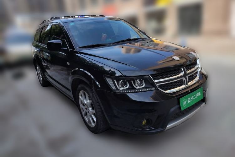 Used Dodge Journey 2013 2.4L Two-Wheel Drive Luxury Version Front Right 45 Deg