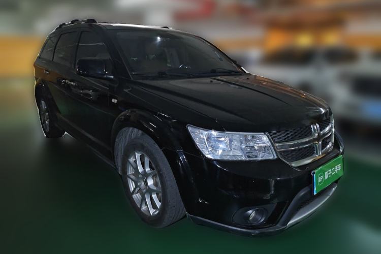 Used Dodge Journey 2013 2.4L Two-Wheel Drive Luxury Version Front Right 45 Deg