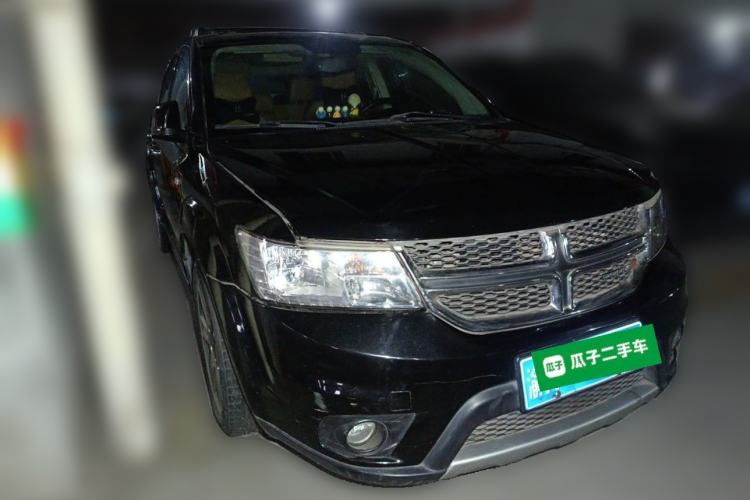 Used Dodge Journey 2013 2.4L Two-Wheel Drive Luxury Version Front Right 45 Deg