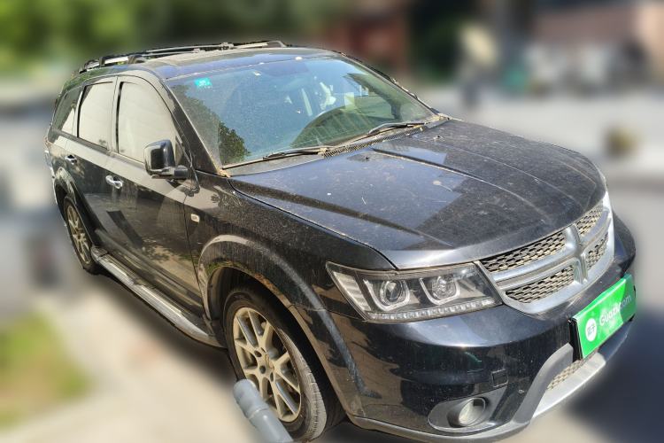 Used Dodge Journey 2013 2.4L Two-Wheel Drive Luxury Version Front Right 45 Deg
