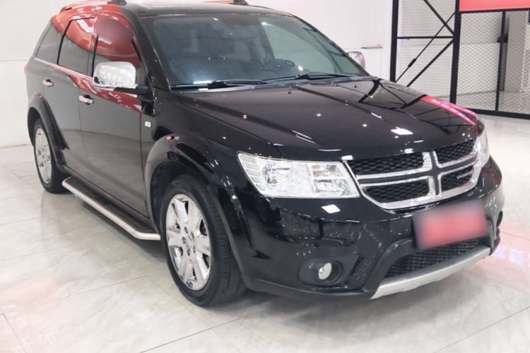 Used Dodge Journey 2013 2.4L Two-Wheel Drive Luxury Version Front Right 45 Deg