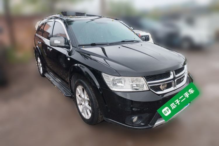 Used Dodge Journey 2013 2.4L Two-Wheel Drive Luxury Version Front Right 45 Deg
