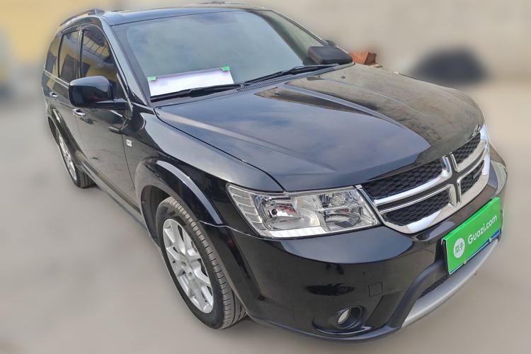 Used Dodge Journey 2013 2.4L Two-Wheel Drive Luxury Version Front Right 45 Deg