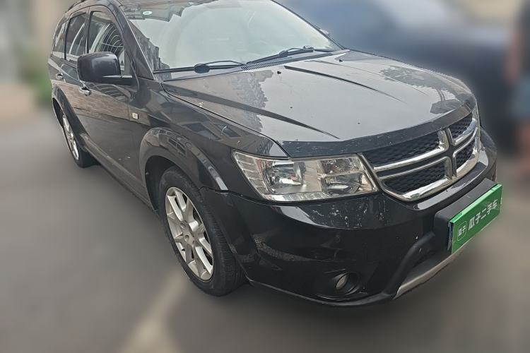Used Dodge Journey 2013 2.4L Two-Wheel Drive Luxury Version Front Right 45 Deg